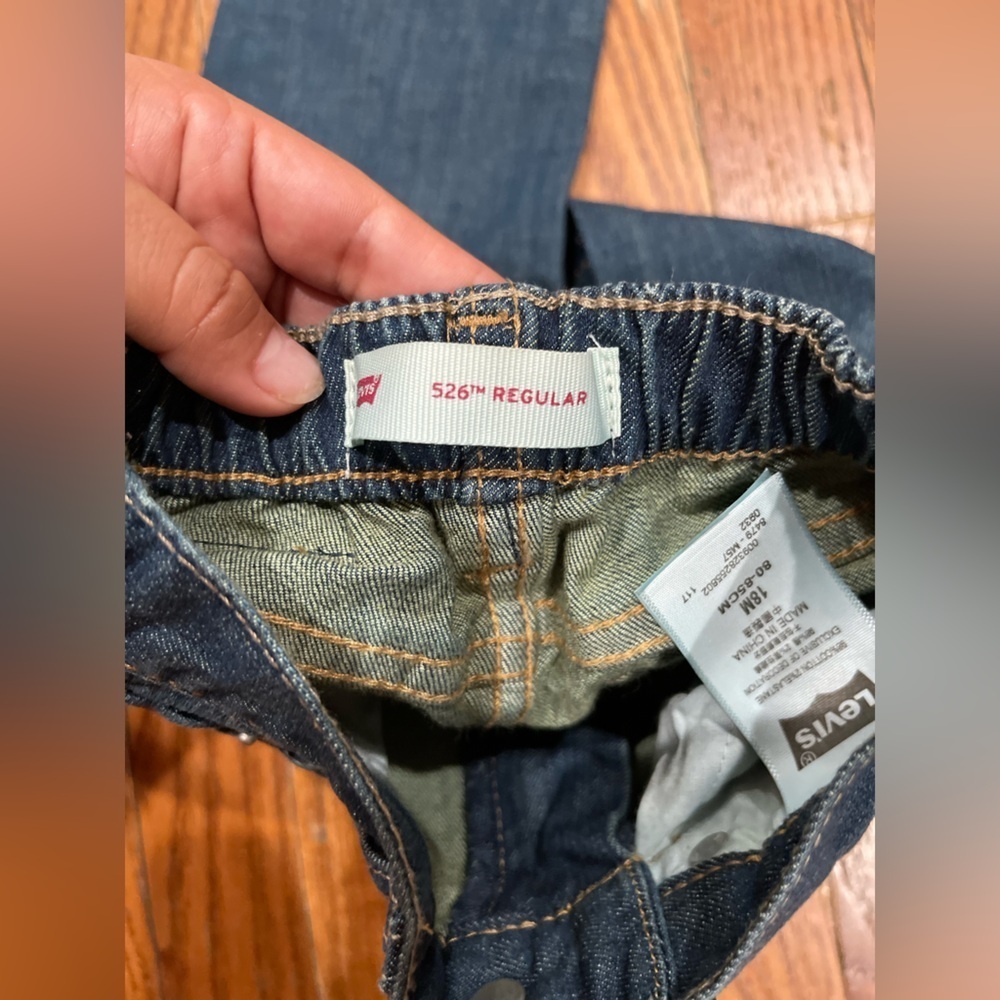Levi's Classic Blue Denim Jeans - Picture 8 of 10